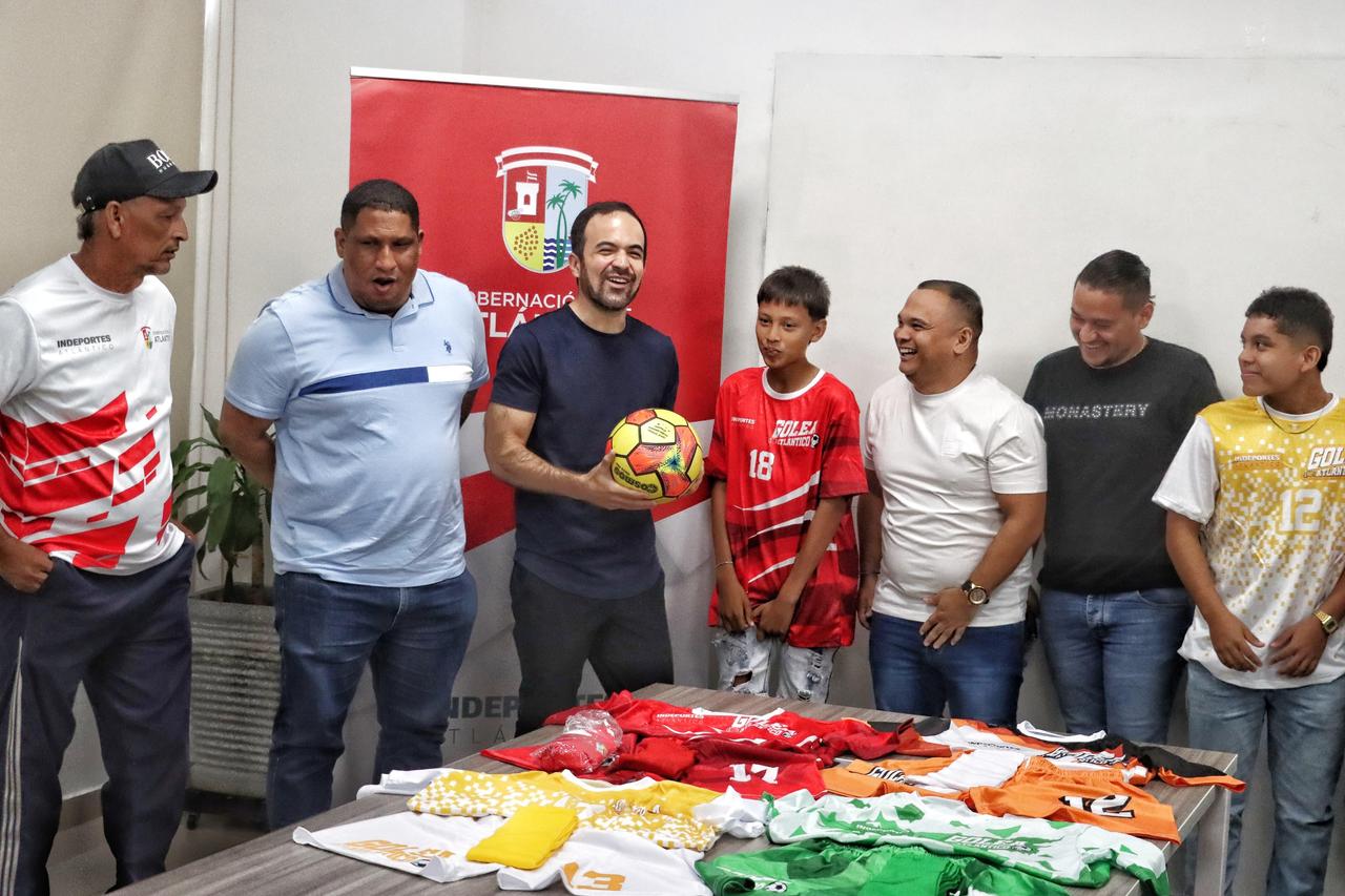Escuela de fútbol invitados a evento deportivo c28