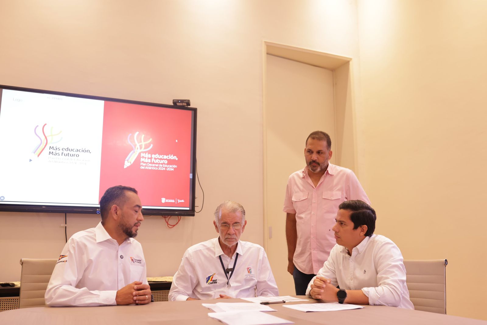 Gobernador Verano junto al rector de la universidad del Atlántico, el alcalde de Polonuevo y el asesor de Educación Superior departamental 