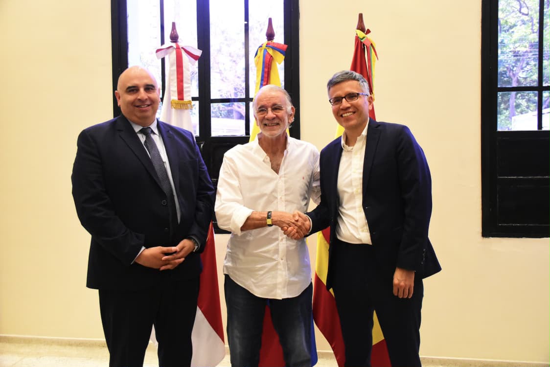 Gobernación del Atlántico y la USTDA firman acuerdo para estructurar un Centro de Datos de Hiperescala