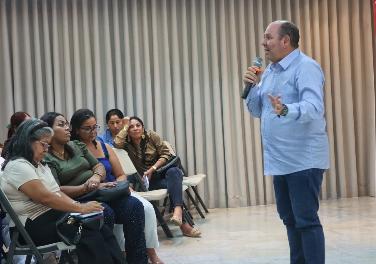 Jose Fajardo, sec de Salud