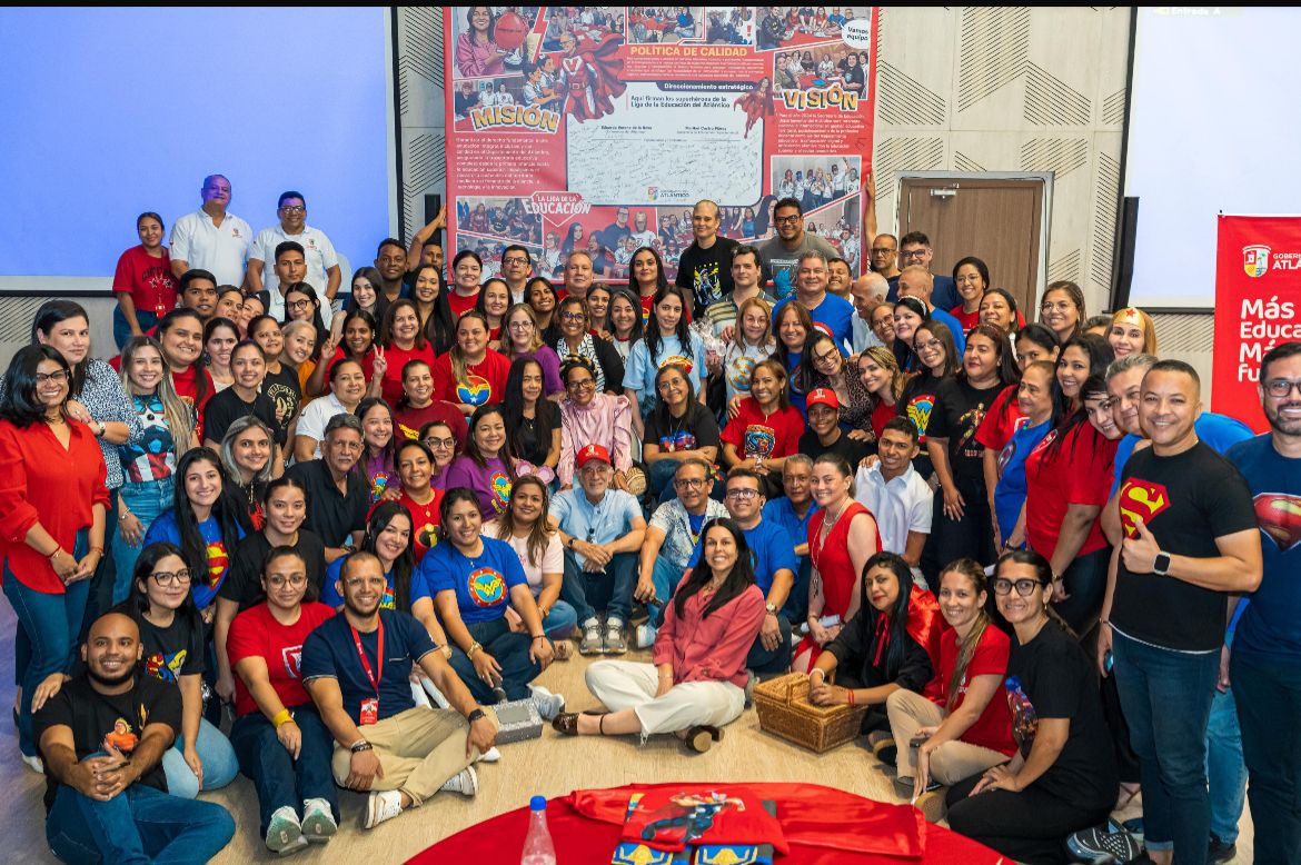 Con capa de superhéroes y visión de futuro, Atlántico renueva su hoja de ruta educativa
