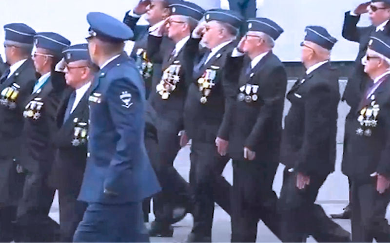 Foto desfile de veteranos de las fuerzas militares de Colombia