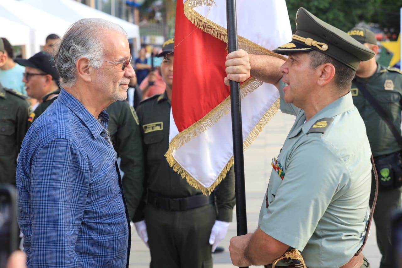 El mandatario le dio la bienvenida al nuevo comandante y aseguró que tiene un importante reto para fortalecer la seguridad y la convivencia en cada uno de los 18 municipios del departamento que están por fuera del área metropolitana de Barranquilla.